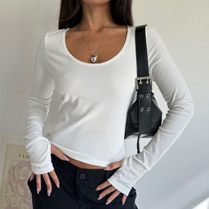T-shirt basique à manches longues et col carré pour femmes avec coupe ajustée côtelée et coupe ajustée T-shirt basique décontracté avec trou pour le pouce - Product Image 1