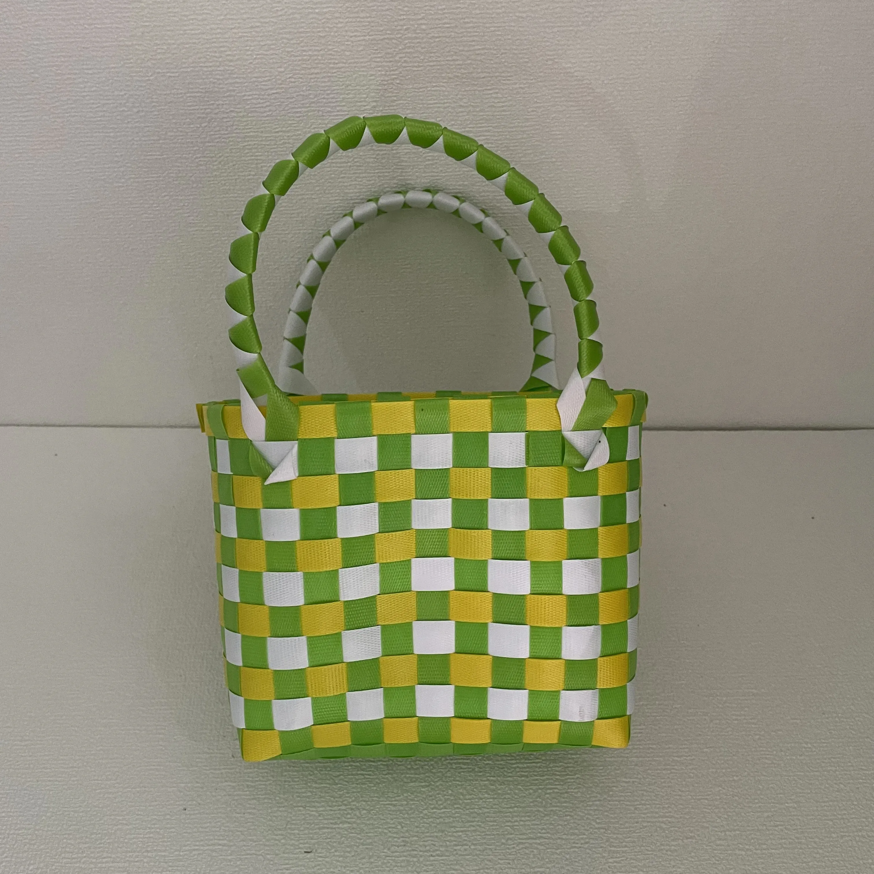 New change portable toy basket made beach bag color woven bag Best-selling fashion latest color woven hand square bag