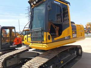 รถขุดไฮดรอลิกตีนตะขาบ Komatsu PC200 มือสอง ขนาด 20 ตัน ราคาถูก บุ้งกี๋ 1.2 เมตร กำลัง 195 กิโลวัตต์ ราคาประหยัด มีสินค้าในสต็อกจากญี่ปุ่น - Product Image 2