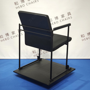Silla de conferencia Manwa Expo HB366 negra apilable con reposabrazos para uso en reuniones y aulas - Product Image 3