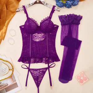 Ensemble de lingerie sexy avec <span class=keywords><strong>porte</strong></span>-jarretelles en dentelle violette, soutien-gorge <span class=keywords><strong>et</strong></span> <span class=keywords><strong>bas</strong></span> en polyester <span class=keywords><strong>et</strong></span> nylon avec jarretelles, ODM séduisant <span class=keywords><strong>et</strong></span> irrésistible - Product Image 1