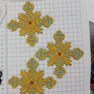 งานปักมือสีทองและสีฟ้าอ่อน - Product Image 1