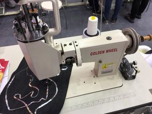 <span class=keywords><strong>Machine</strong></span> à broder à points de chaînette à commande manuelle pour vêtements industriels avec coupe-fil automatique et construction métallique durable - Product Image 3