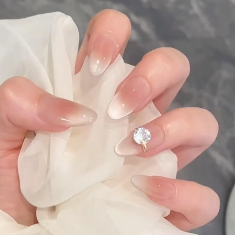 BY1883 is as gentle as jade