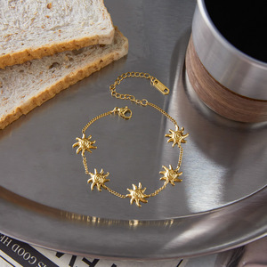 Bracelet Spirale Soleil en Acier Inoxydable Plaqué Or 18K, Bijou Unisexe au Design Géométrique - Product Image 4