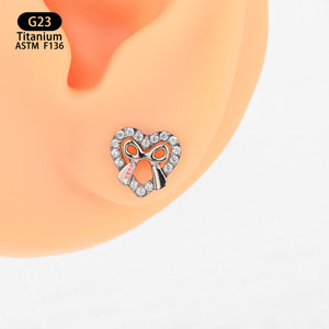 Boucles d'oreilles en forme de cœur avec nœud, en titane F136 8,8 mm, incrustées de zircon, pour piercing d'oreille, de lèvre ou de cartilage. - Product Image 2