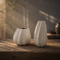 Vase en céramique blanche de style nordique ARM LVG, vases à fleurs côtelés pour la décoration de la maison, vase décoratif minimaliste moderne pour table