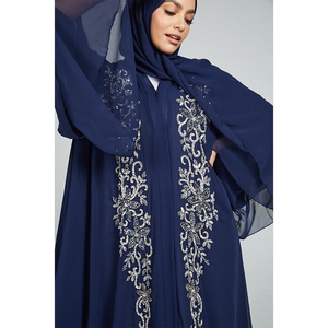 Conjunto de Ropa Islámica, Vestido <span class=keywords><strong>Maxi</strong></span> Azul Fluido y Modesto de Chifón, de Calidad y Lujo, con Adornos Florales Azul Marino, Abaya Abierta en Capas con Hiyab - Product Image 2