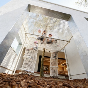 Filet d'escalade suspendu en nylon pour enfants, personnalisé, pour intérieur, à fixer sur arbre, avec tunnels cylindriques, écologique, pour maternelle - Product Image 4