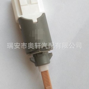 Interruptor de luz de freno Renault 8200168238 HX-5717 para pieza de repuesto de automóvil - Product Image 1