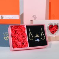 Boîte cadeau en forme de livre pour montre, collier, bague, bijoux, avec papier spécial, design de fleurs éternelles pour la Saint-Valentin, amour
