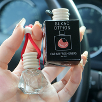 Diffuseur de parfum pour voiture Rose Poivrée Framboise en fleur, sans alcool, arôme doux longue durée, avec capuchon en bois