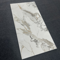 600*1200 carrelage en porcelaine de veine dorée en marbre blanc moderne pour sol de salon