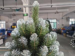 شجرة عيد الميلاد الاصطناعية الفاخرة من مادة PVC عالية الجودة للديكور الداخلي بقاعدة قائمة 6 أقدام قابلة للطي ومخصصة - Product Image 3