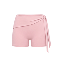 Haut de yoga à séchage rapide en tissu végétal personnalisé, coupe courte avec bretelles ajustables, texture ultra douce, et short de yoga.