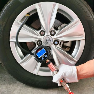 Manomètre numérique haute performance pour pneus, adapté aux camions et bus, avec tube épais anti-explosion, haute résistance et anti-vieillissement. - Product Image 4