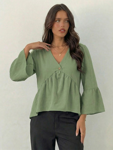 Chemise de bureau d'été pour femmes, col en V, manches trois quarts, légère, respirante, décontractée, en polyester, manches évasées - Product Image 5