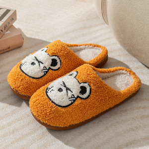 Chaussons confortables pour femmes, motif ours de dessin animé, en coton doux avec semelle extérieure antidérapante en TPR, fourrure thermique en peluche pour l'été - Product Image 3