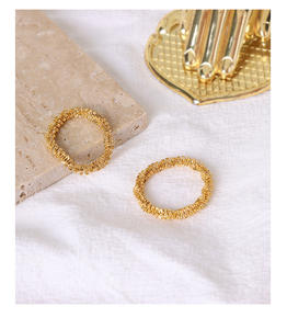 Moonlandy — bague en acier titane pour hommes et femmes, anneau de conception ondulé en or 18K - Product Image 3