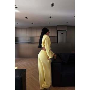 Ropa Deportiva de Invierno Transpirable con Lavado Ácido, Personalizada, Estampada, Bordada, con Pedrería y Sublimación - Product Image 1