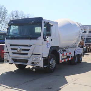Camión hormigonera blanco Howo, transporte seguro de hormigón para la construcción del sitio - Product Image 1