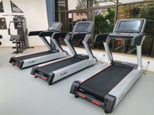 Bicicleta Estática Multifuncional de Alta Resistencia con Pantalla LED, Inclinación Automática, Motor de 7.0HP, Velocidad de 1-20km/h, HS-8980 - Product Image 2