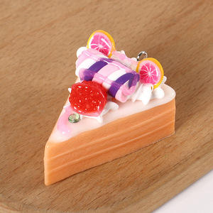 พวงกุญแจ PVC รูปเค้กผลไม้สามเหลี่ยมเสมือนจริง ของตกแต่งโต๊ะขนมหวาน ของเล่นประกอบฉากแบบถอดได้ - Product Image 5