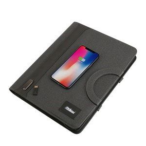 Portefeuille de charge sans fil en cuir Saffiano de luxe 10000 mAh avec charge rapide <span class=keywords><strong>Qi</strong></span>, USB 3.0 et logo personnalisé – Organisateur professionnel - Product Image 2