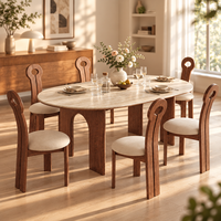 Table à manger ovale contemporaine en travertin, avec pieds en bois de frêne cintrés et plateau en pierre frittée, pour une décoration intérieure élégante