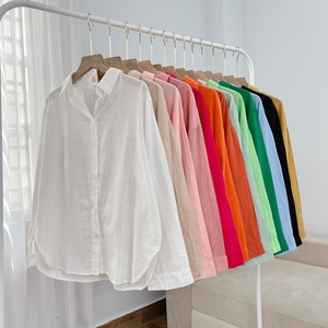 Camisa de Lino para Mujer L01, Suave, Fresca, Talla Única, Disponible en Varios Colores, Blusa con Botones y Hombros Caídos, Color Caramelo - Product Image 1