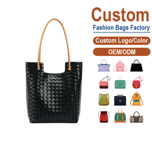 กระเป๋าโท้ทหนังวัวชั้นบนสุดสีดำ ดีไซน์พรีเมียม ความจุเยอะ เหมาะสำหรับพกพาไปทำงาน สะพายไหล่หรือถือก็ได้ รับผลิตแบบ OEM - Product Image 1