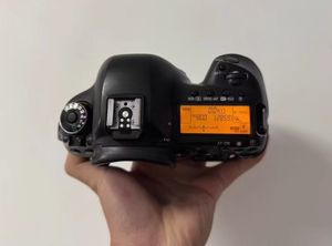 Cámara Digital <span class=keywords><strong>5D</strong></span> <span class=keywords><strong>Mark</strong></span> IV 90% Nueva, Cámara Profesional de 30MP con Sensor de Fotograma Completo y WIFI Integrado - Product Image 3