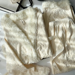 <span class=keywords><strong>Ensemble</strong></span> de pyjama en polaire corail double face de luxe pour femmes, vêtements de nuit d'hiver épais de qualité supérieure, vêtements de maison en <span class=keywords><strong>velours</strong></span> doux avec emballage - Product Image 4