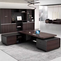 Bureau de direction en forme de L de style européen, table de patron intelligente avec prise électrique, poste de travail robuste en bois grainé pour bureau de PDG ou de directeur
