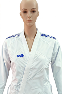 最適な軽さ、最高のパフォーマンスを実現する空手着、リバーシブルで両面着用可能、レーザーカットメッシュによる軽量化 - Product Image 2