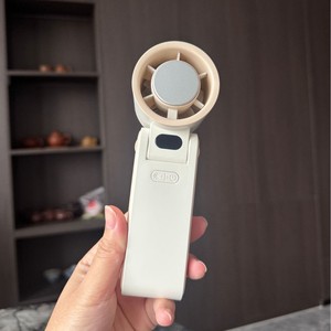 Y19S พัดลมพกพาแบบพับได้ พัดลมระบายความร้อนแบบชาร์จ USB พร้อมมอเตอร์ไร้แปรงถ่าน อายุการใช้งานแบตเตอรี่ 3-6 ชม. - Product Image 4