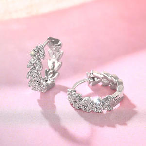 Orecchini E3835 in Oro Bianco con Diamanti Taglio Brillante Rotondo, Stile Classico da Sposa per Donna - Product Image 5