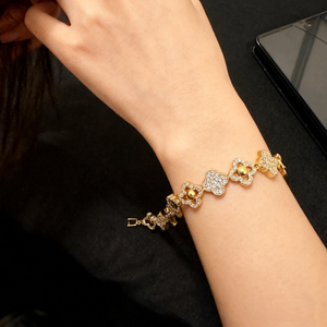 यूरोपीय और अमेरिकी फैशन नए क्लोवर ब्रेसलेट हॉट बिक्री सूक्ष्म-सेट ज़िरकॉन महिलाओं के लिए - Product Image 4