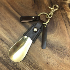 Wholesale custom leather shoehorns, creative retro shoe pullers, portable shoe <b>drawer</b> keychains - Product Image 1