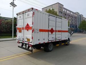 Camionnette de transport de marchandises dangereuses 4x2 de 95 CV, fabriquée par SAIC, légère et au prix d'usine - Product Image 4