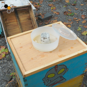 Herramienta de apicultura Bee Round Rapid Top Bee Feeder - Product Image 2
