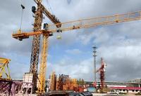Grúa torre de construcción compacta sin cabina 1T 10M con control remoto, joystick, motor, caja de cambios, interruptor de límite y sistema de ascenso interno