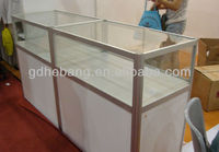 Vitrine à bijoux en aluminium 8 voies avec finition blanche, longueur 6 mètres, modèle HB-056 pour exposition, foire commerciale, stand de présentation