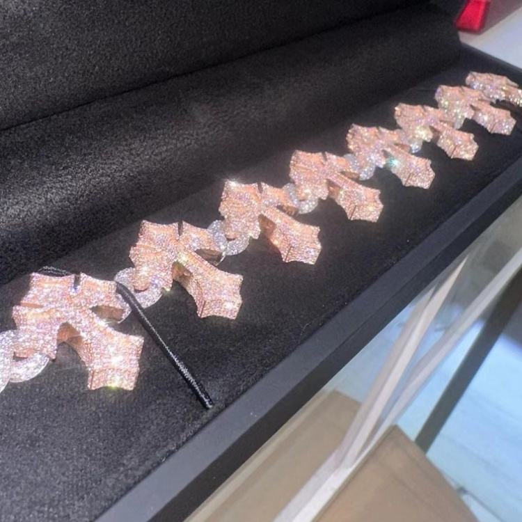 สร้อยข้อมือครอสประดับเพชร