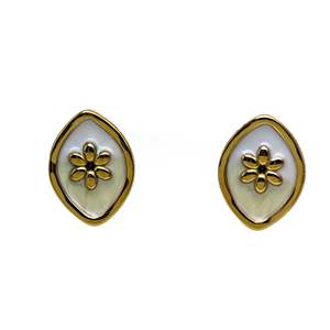 Boucles d'oreilles tendance en acier inoxydable 316L plaqué or PVD, design fleur blanche durable et résistant - Product Image 1