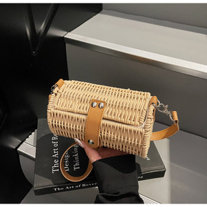 Bali été Vintage fait à la main paille <span class=keywords><strong>osier</strong></span> Boho téléphone portable <span class=keywords><strong>sac</strong></span> à bandoulière cylindrique <span class=keywords><strong>rond</strong></span> rotin femmes plage <span class=keywords><strong>sac</strong></span> à bandoulière - Product Image 3