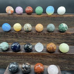 Esferas de Cristal de Piedras Preciosas Naturales de 3 cm - Product Image 3