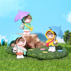 Figurine de poupée mignonne avec imperméable et parapluie, ornement de jardin miniature pour filles de 5 à 7 ans, en résine, version Q - Product Image 2