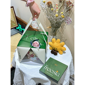 Caja de Pastel Cuadrada Transparente de Lujo con Logotipo Personalizado, Tapa Abatible con Estructura Integrada y Doble Abertura, Empaque Premium para Pastelería - Product Image 4