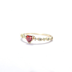 Anello a Forma di Cuore per Donne con Pietra Rossa Elegante e Semplice Gioiello da Dito alla Moda per Uso Quotidiano - Product Image 4